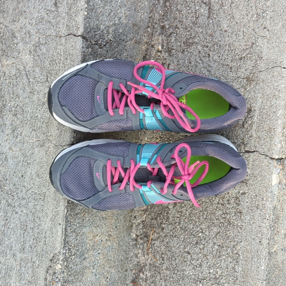 NIKE Running  Dart 10 size 11 Womens